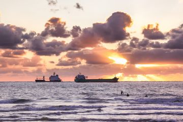 Das Meer hat viele Passanten