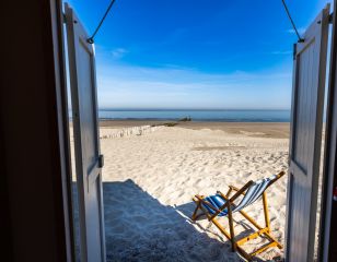 Vanuit het strandhuisje naar de Zee