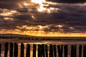 Der Kampf zwischen Sonne und Wolken