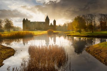 Kasteel Westhove in de ochtendzon